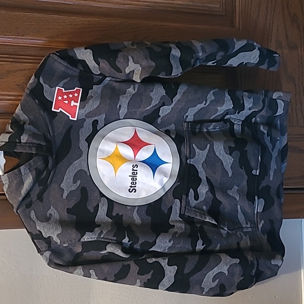 Boys Steelers hoodie medium